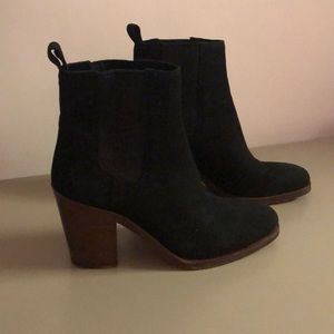 Vince Camuto black suede. Excellent condition